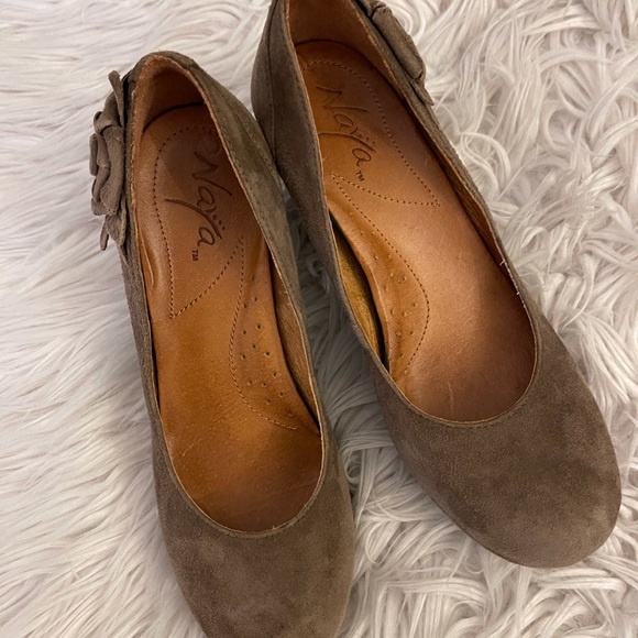 Anthropologie | Taupe suede | Naya Bakula heel - Picture 7 of 15
